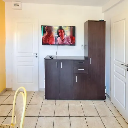 Avec Balcon A 20 M² Vue Sur Jardin Hyères